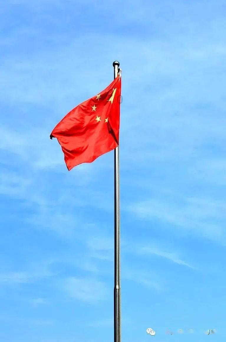 最近我阿姨总是爱发脾气，一点点小事就一直吵个不停的。情绪也特别高涨，精力特别充沛，这是躁狂症吗？