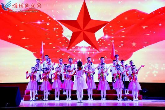 见证历史！他收藏火柴盒贴画四十余年 细心收藏十二万枚“火花”