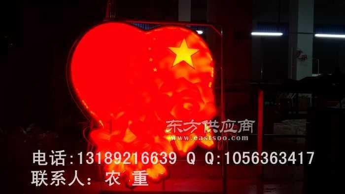 夏季的时尚女孩